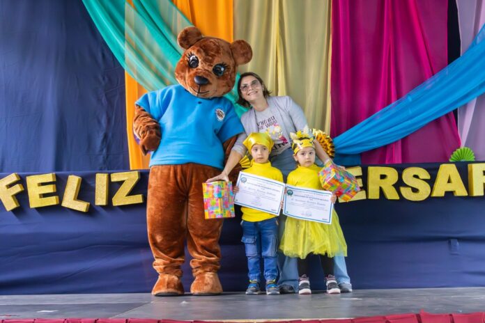 Directora de escuela especial de Alto Hospicio es reconocida entre las 30 mejores líderes educativas del país