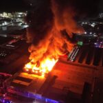 Incendio afecta a dos galpones en el Barrio Industrial de Zofri