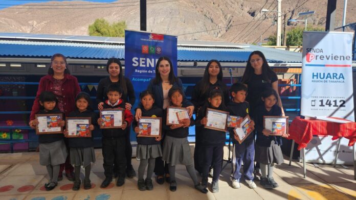 Estudiantes de localidades de Huara reciben reconocimiento por participar en “Prevención en 100 Palabras”