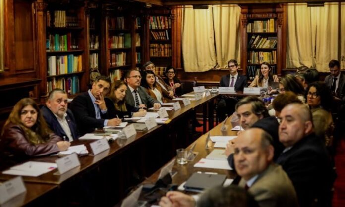 Mineduc presenta hoja de ruta para reducir la burocracia y fortalecer el liderazgo directivo