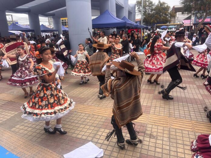 Alto Hospicio lanzó actividad “Bienvenido Septiembre” con folclor y concurso de empanadas