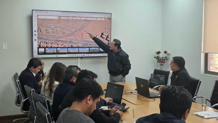 Alcalde de Alto Hospicio coordina continuidad de obras en tres avenidas del sector sur
