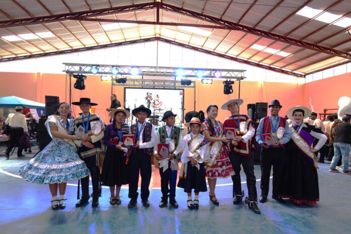 41 parejas participaron en el Provincial de Cueca Escolar 2026 en Huara