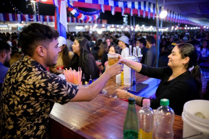 Iquique fija hasta la 01:00 la venta de alcohol en ramadas durante Fiestas Patrias