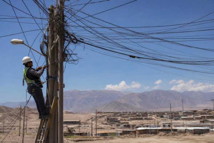 Alcalde de Pica expone problemáticas eléctricas de la comuna en jornada sobre reforma de redes