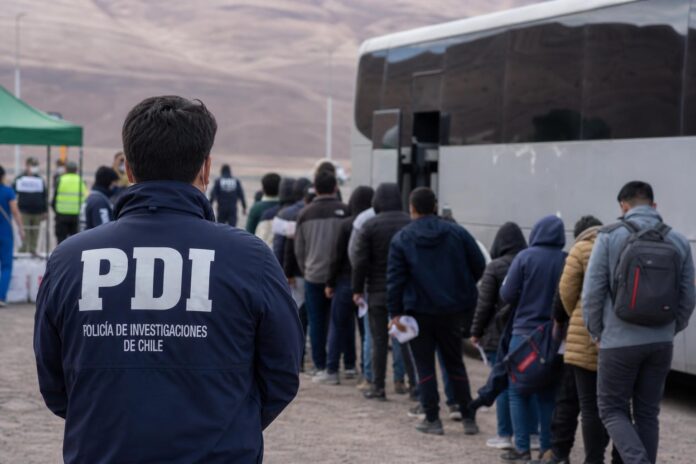Squella pide al Gobierno insistir en el Senado con reforma para extender la retención de migrantes