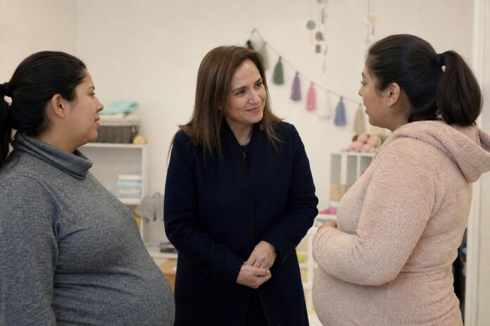 Primera Dama visitó en Valdivia a agrupación que acompaña a mujeres embarazadas en situación de vulnerabilidad