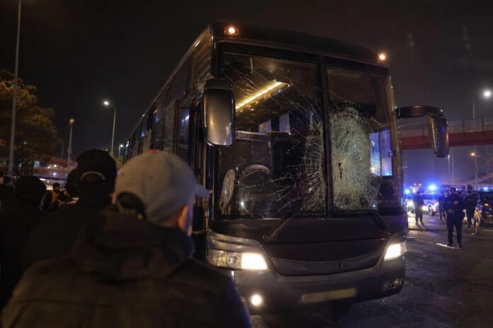 Muere hincha de Colo Colo herido en ataque a balazos contra bus en San Antonio