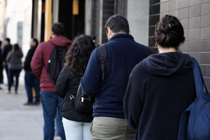Presidente Kast anuncia plan de emergencia laboral ante aumento del desempleo