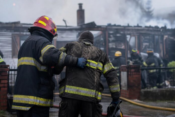 Bombero resulta lesionado tras incendio en vivienda de Osorno