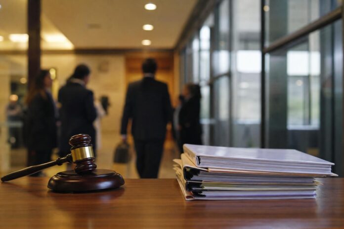 CDE presenta querella contra exministro Antonio Ulloa y abogados por presunta corrupción judicial
