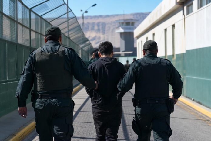 Trasladan a sección juvenil de Antofagasta a condenado que se fugó en Atacama