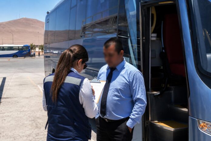 Dirección del Trabajo fiscaliza jornadas y descansos de conductores de buses en Tarapacá