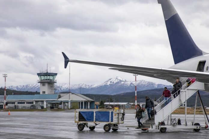 Alcaldes buscan reactivar ruta aérea directa entre Chiloé y Punta Arenas