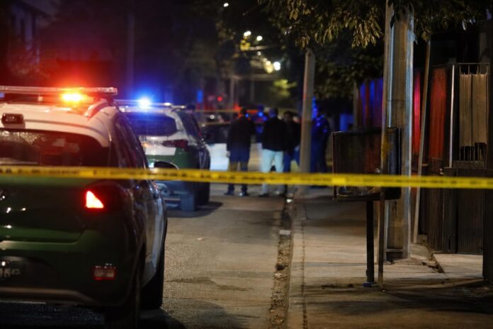 Un muerto y dos heridos deja ataque a balazos en Quilicura