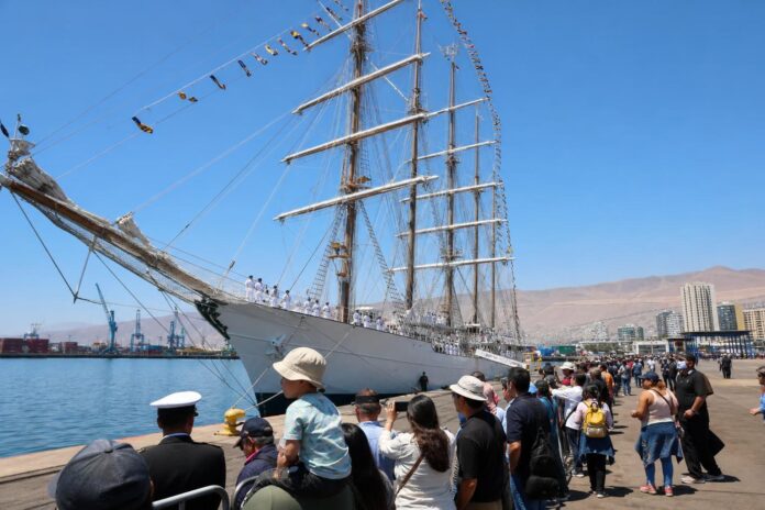Buque Escuela Esmeralda recala en Iquique y abrirá sus puertas al público