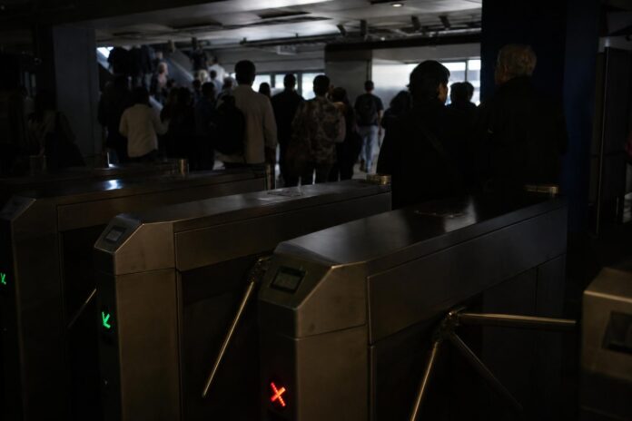 Corte de luz afecta a más de 130 mil clientes en la Región Metropolitana