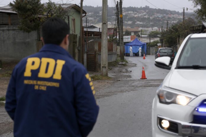 Adolescente de 16 años se entrega a la PDI por balacera en Coronel