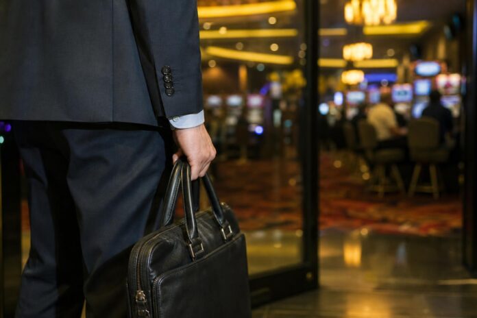 Investigan a directivo de la Corporación de Asistencia Judicial del Bío Bío por visita a casino en Aysén