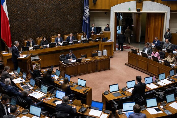 Senado aprueba informe de Comisión Mixta y reforma al sistema político queda pendiente de la Cámara