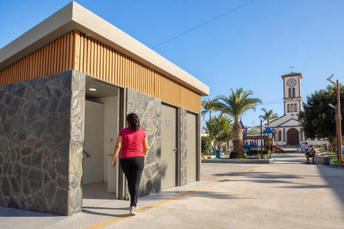 Inauguran nuevos servicios higiénicos en la Plaza 31 de Octubre de Huara