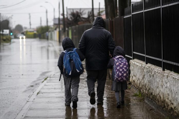 Sistema frontal obliga a suspender clases este viernes en comunas de La Araucanía