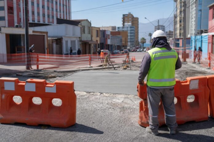 Cierran tránsito en cruce de Grumete Bolados con Aníbal Pinto por reposición de pavimento