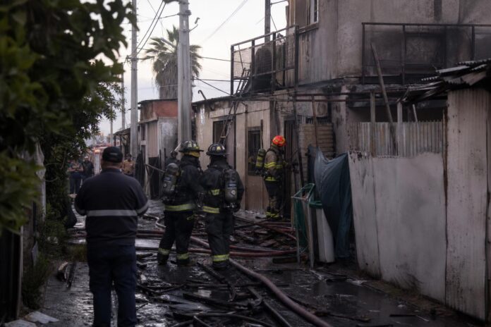 Incendio en cité de Estación Central deja a una persona lesionada