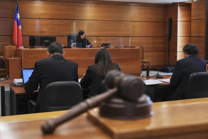 Senado despacha proyecto que permite continuar juicios orales ante ausencia de imputados