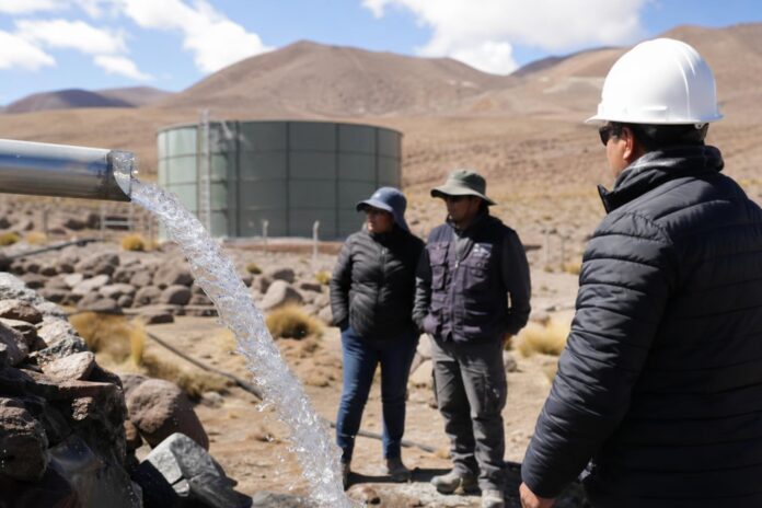 MOP inspecciona avance de obras de agua potable rural en Cariquima