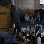 Detienen a bioquímico acusado de fabricar y distribuir popper y otras drogas en Limache