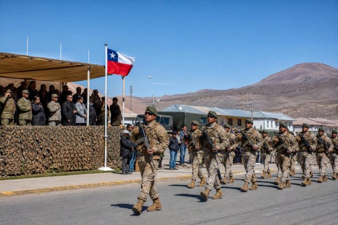 Colchane conmemora las Glorias del Ejército con desfile y entrega de vehículos e insumos