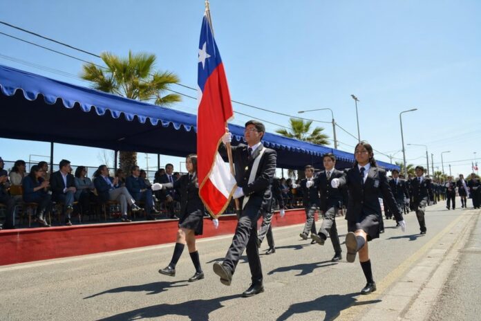 Pozo Almonte conmemoró la Independencia Nacional con tradicional desfile cívico-militar