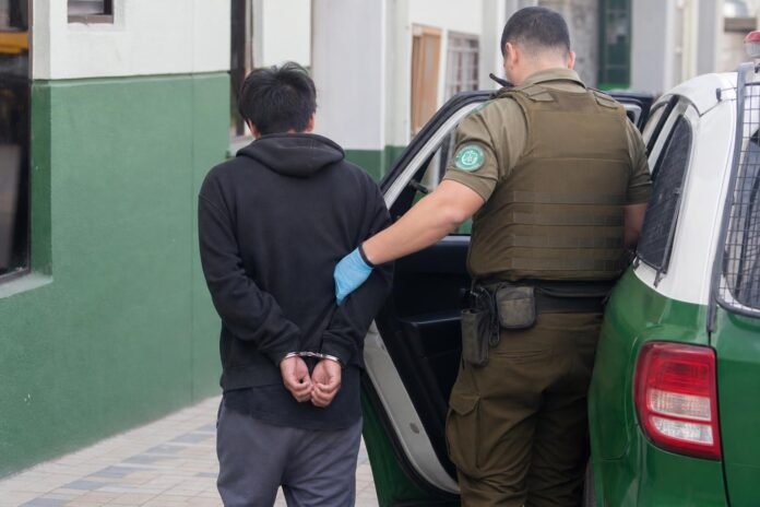 Detienen a joven acusado de robar especies avaluadas en $8 millones desde centro de adultos mayores