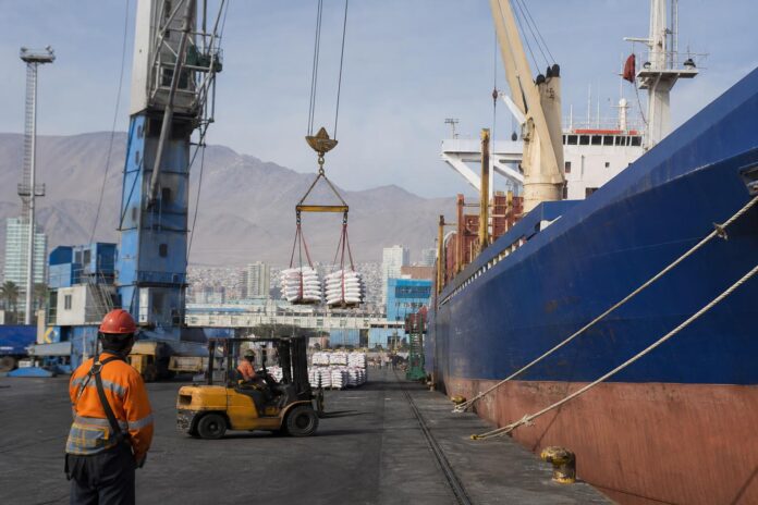 Puerto de Iquique aumenta 7% su transferencia de carga durante agosto