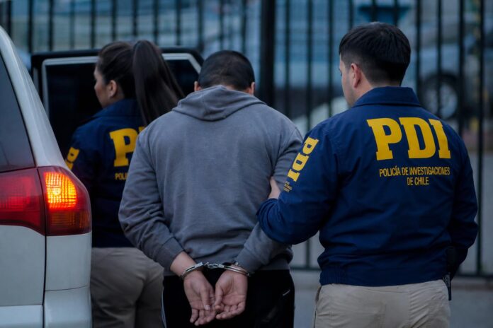 PDI detiene a dos imputados por encerronas y portonazos en Ñuñoa y Macul