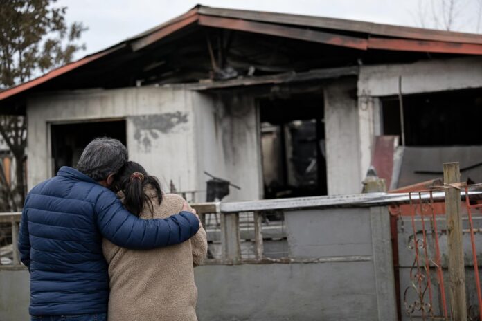 Renuncia seremi de Salud de La Araucanía tras polémica comparación sobre hogar incendiado