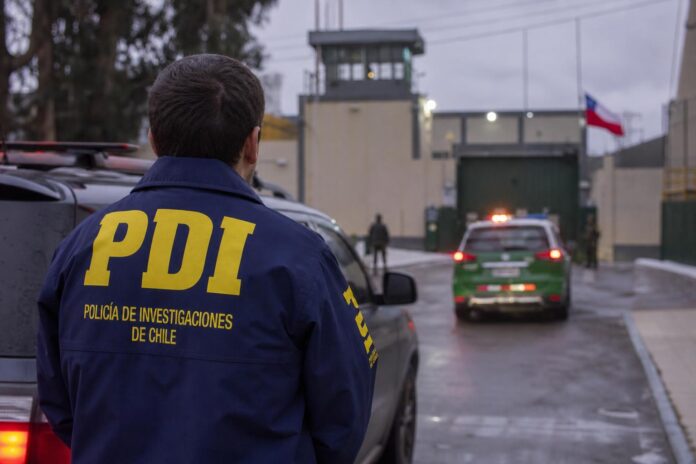 Detienen a cuatro funcionarios de Gendarmería por investigación de fraude al fisco