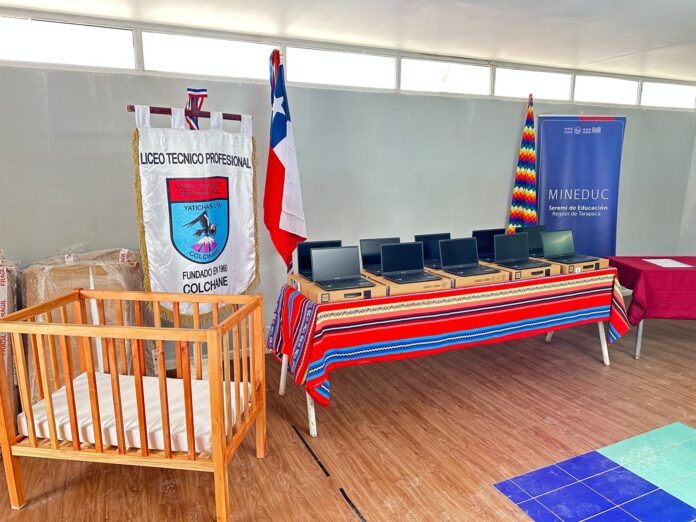 Entregan notebooks y cunas para fortalecer la educación en Colchane