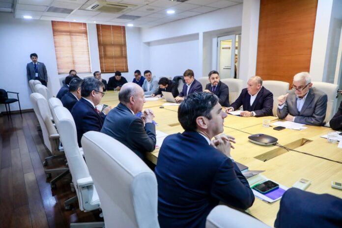 Gobernadores regionales advierten reducción de más de $270 mil millones en recursos para 2027