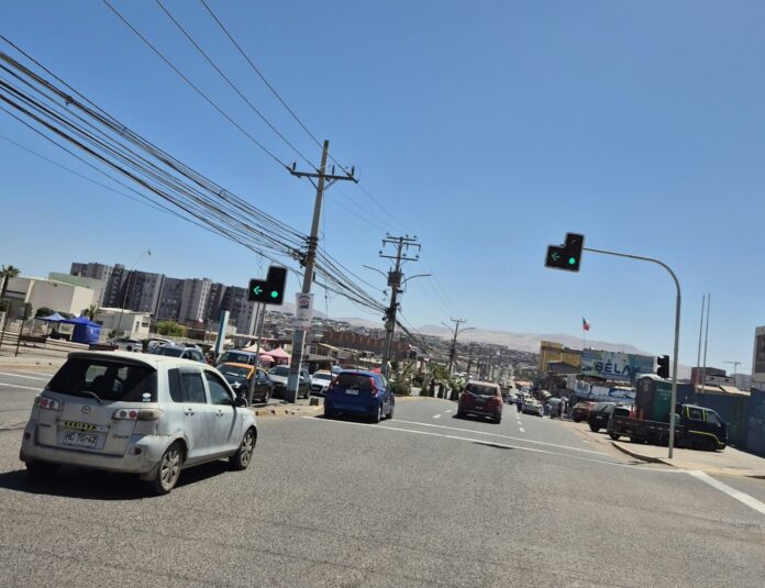 Instalarán nuevos semáforos en cuatro intersecciones críticas de Alto Hospicio