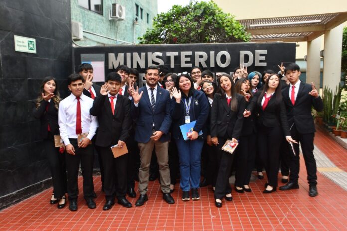 MOP y MINEDUC impulsan alianza para acercar a estudiantes al Estado y la infraestructura regional