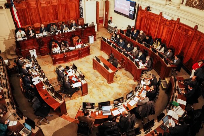 Gobernador Carvajal advierte ante el Congreso por rebajas presupuestarias para Tarapacá