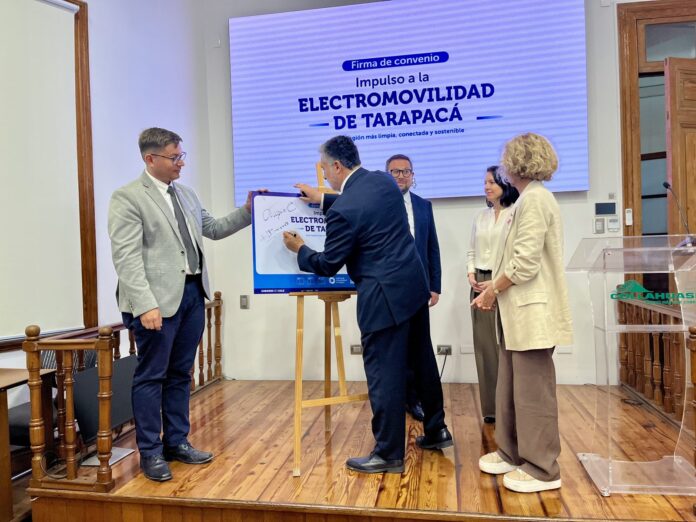Fundación Collahuasi y AgenciaSE firman convenio para impulsar la electromovilidad en Tarapacá