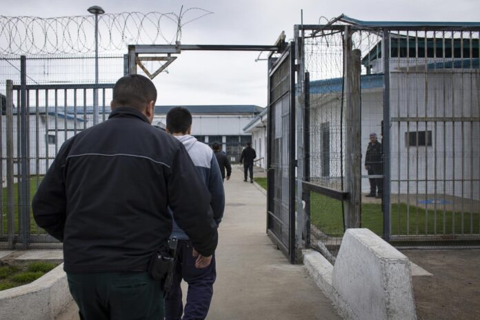 Subsecretario de Justicia respalda nuevas jefaturas del Centro de Internación de Coronel