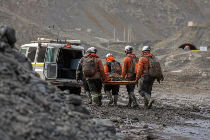 Alud de barro afecta a trabajadores de Codelco en El Teniente