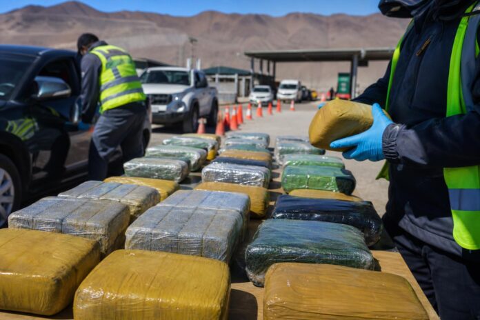 Aduana incauta cerca de 83 kilos de droga y detecta dinero oculto en controles de Tarapacá