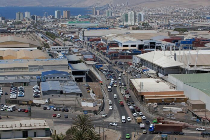 Municipio y gremios de Iquique acuerdan impulsar medidas urgentes para enfrentar crisis en la ZOFRI