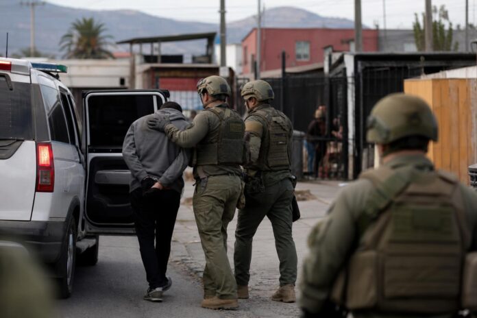 Detienen en La Pintana a hombre buscado por dos homicidios y otras causas