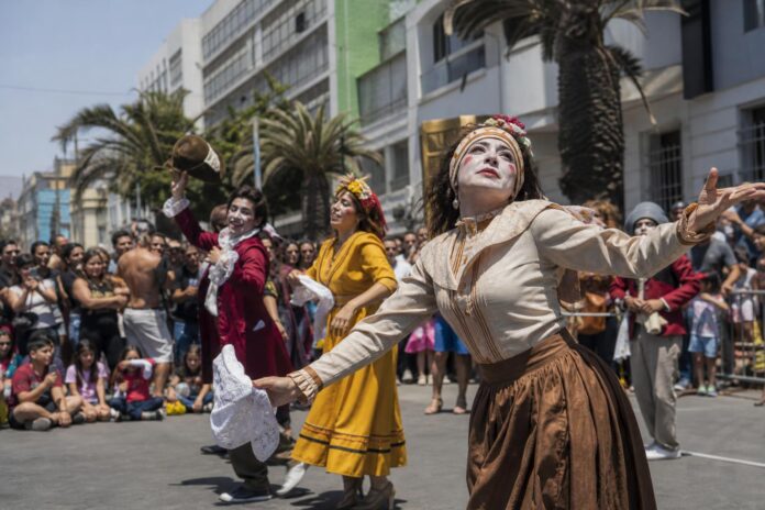 Más de 10 mil personas disfrutaron pasacalle “El carnaval de los recuerdos” en Tarapacá